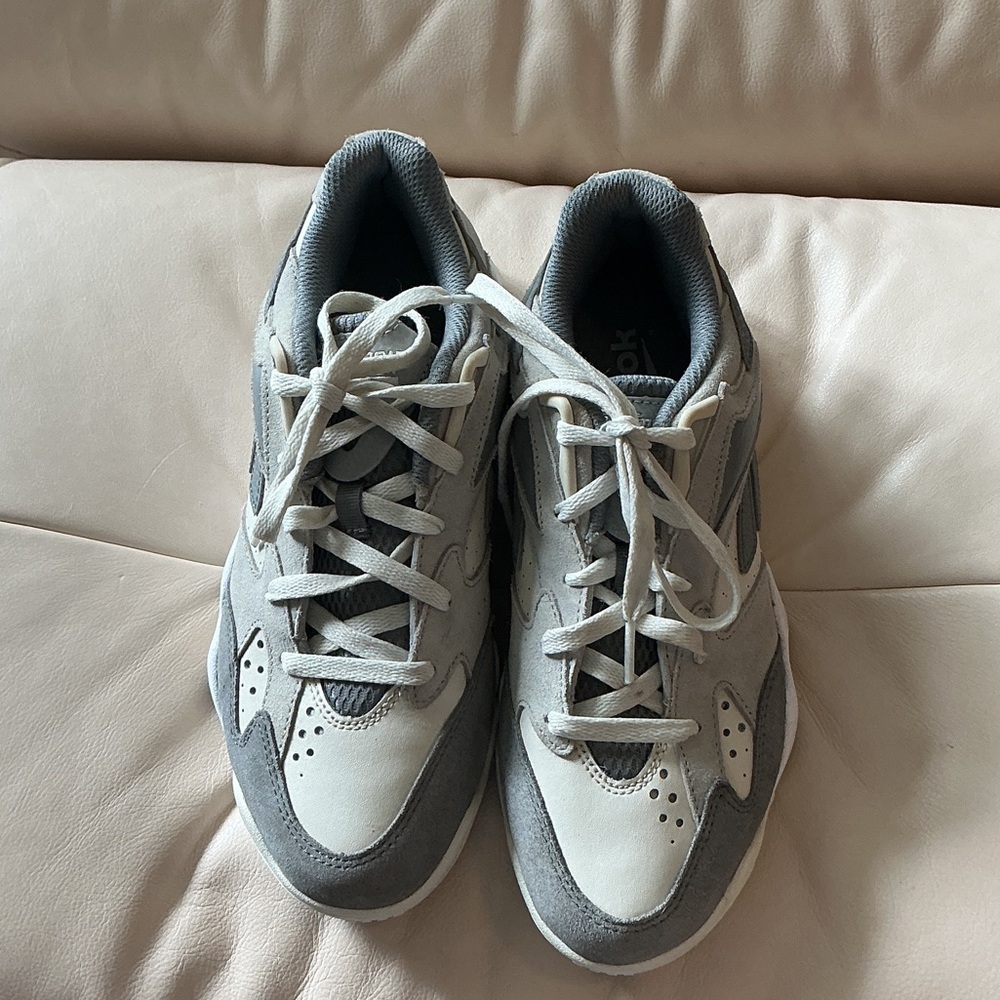 Reebok Preseason 94 Gray and Off-White Athletic Shoes Mens Sz 5.5